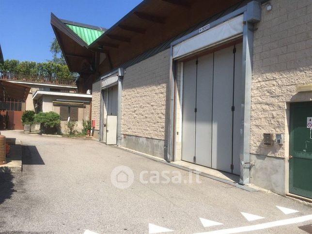 Capannone in commerciale in Via Goffredo Mameli 56