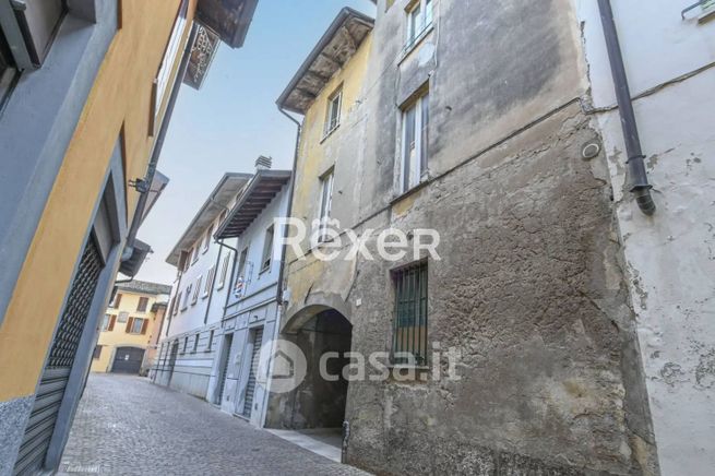 Casa indipendente in residenziale in Via Bianchi 10