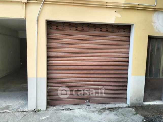 Box/posto auto in residenziale in Via Vincenzo Bellini