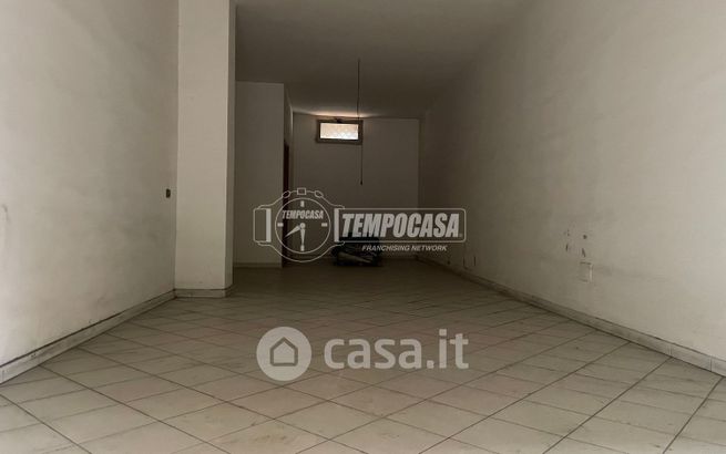 Capannone in commerciale in 