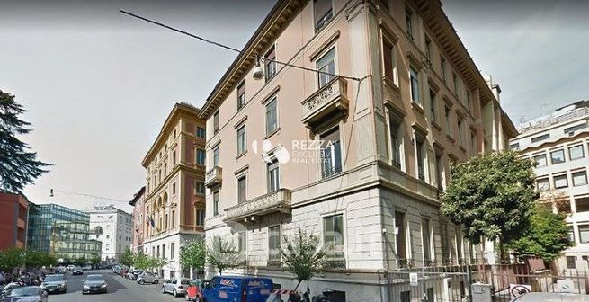 Ufficio in commerciale in Via Po