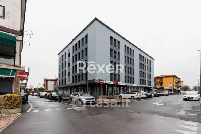 Ufficio in commerciale in Via J. F. Kennedy 2