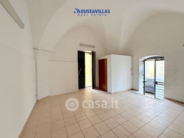 Ufficio in commerciale in Via Linneo