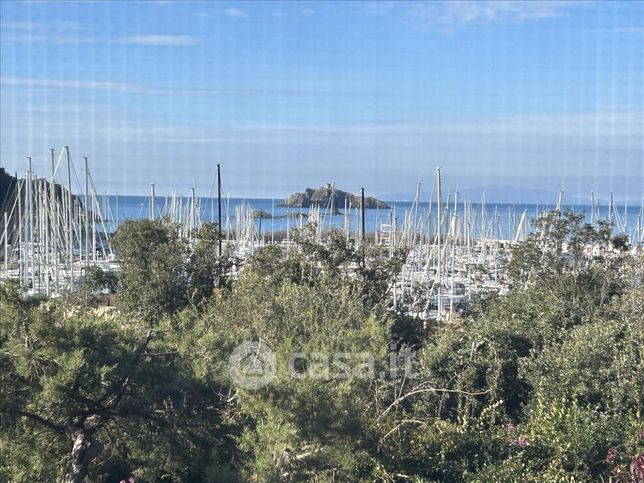 Casa bi/trifamiliare in residenziale in cal di pozzo