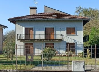 Casa indipendente in residenziale in Via Alpiolo 36