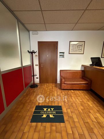 Ufficio in commerciale in Via Calibri