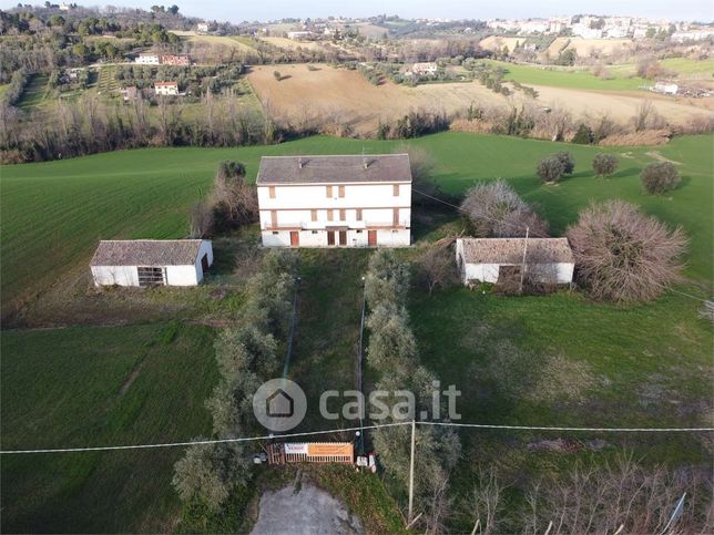 Terreno agricolo in commerciale in Via Montecappone 1