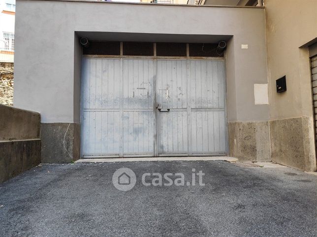 Box/posto auto in residenziale in Via Goffredo Mameli 51