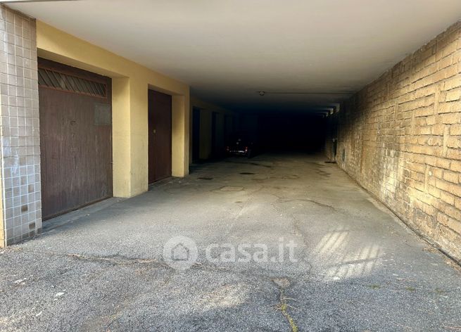 Garage/posto auto in residenziale in Via IV Novembre 206