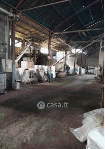 Capannone in commerciale in Contrada Orecchiazzi