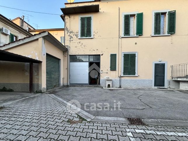 Garage/posto auto in residenziale in Viale Adua