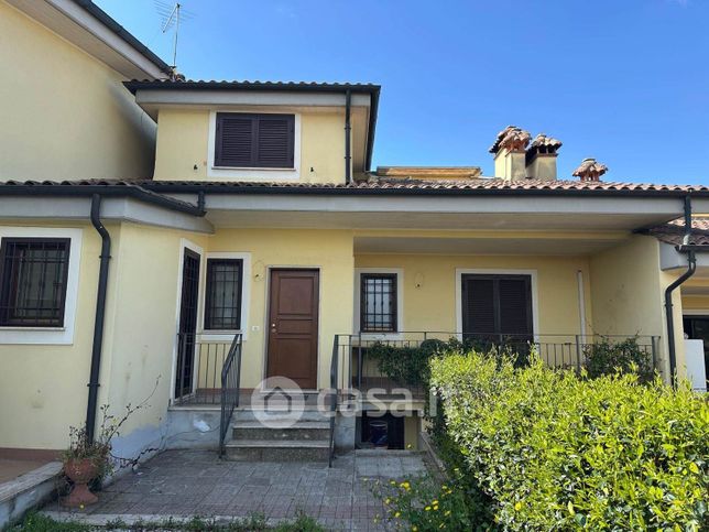 Casa indipendente in residenziale in Via Appiano