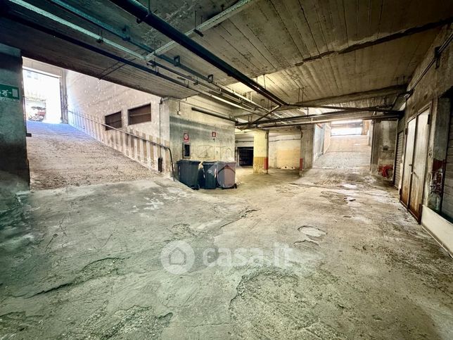 Box/posto auto in residenziale in Via Cairoli 5