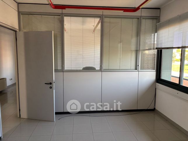 Ufficio in commerciale in Via G. Ferraris