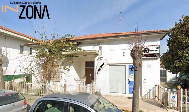 Appartamento in residenziale in Via Metauro 13