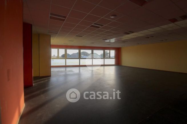 Capannone in commerciale in Via Ignazio Silone 1