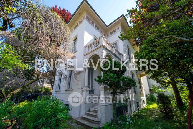Villa in residenziale in Via Metastasio 16