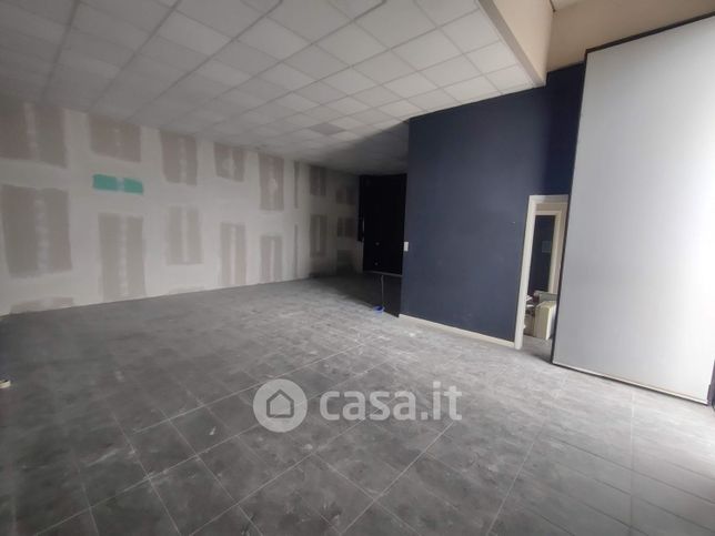 Capannone in commerciale in Via Milano 7