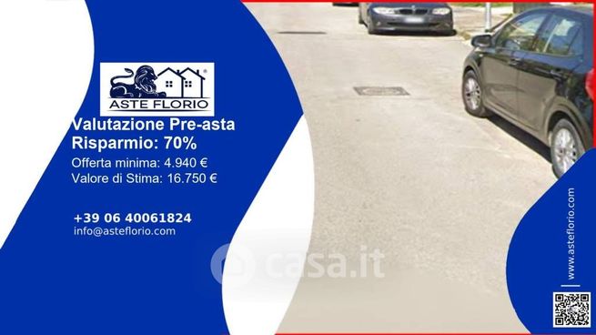 Box/posto auto in residenziale in Via Parri