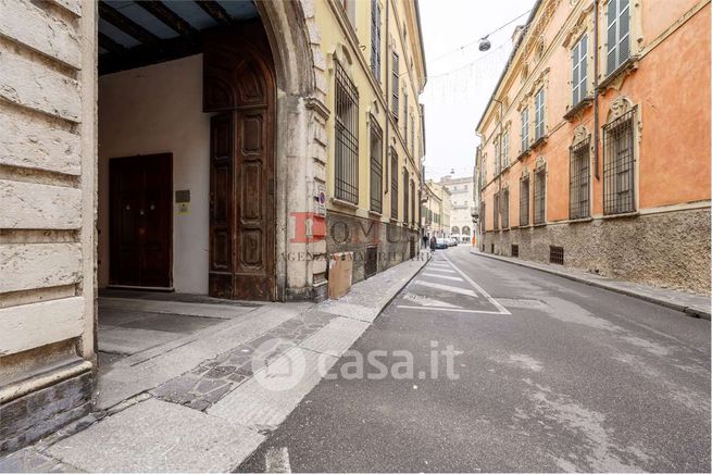 Ufficio in commerciale in Via Giovanni Marangoni 7