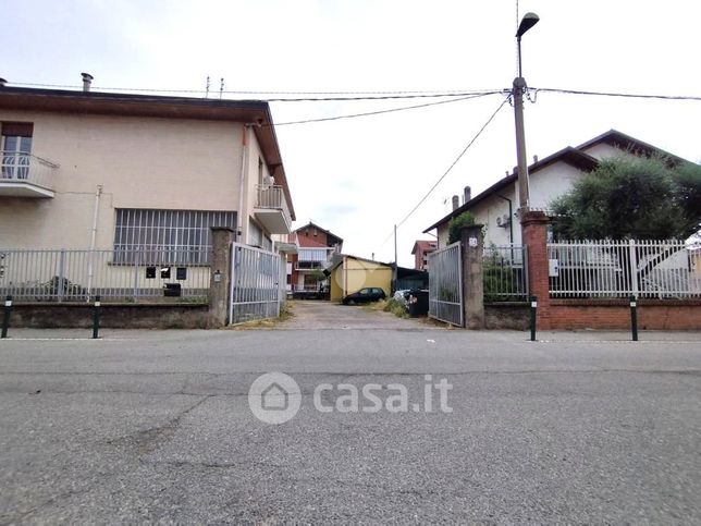 Capannone in commerciale in Via San Gillio 34