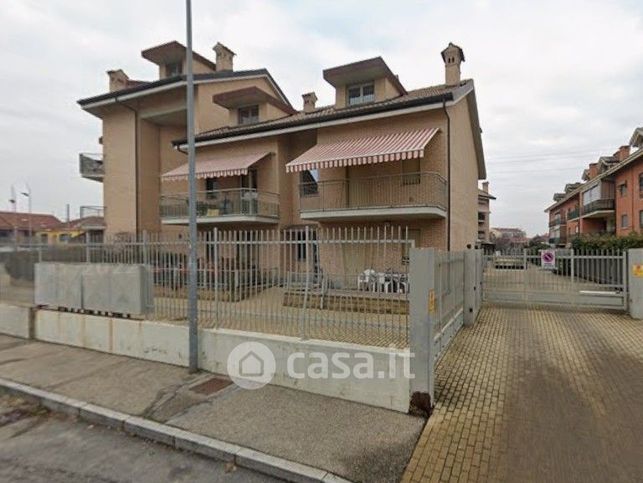 Box/posto auto in residenziale in Via G. Boccaccio 1