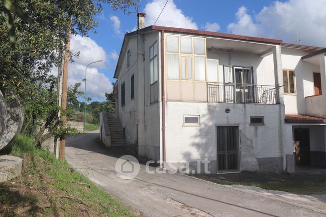 Casa indipendente in residenziale in 