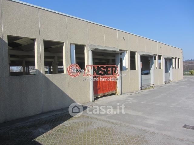 Capannone in commerciale in Via San Francesco d'Assisi 3