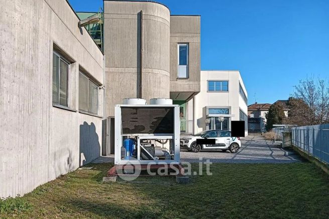 Capannone in commerciale in Via Copernico 19