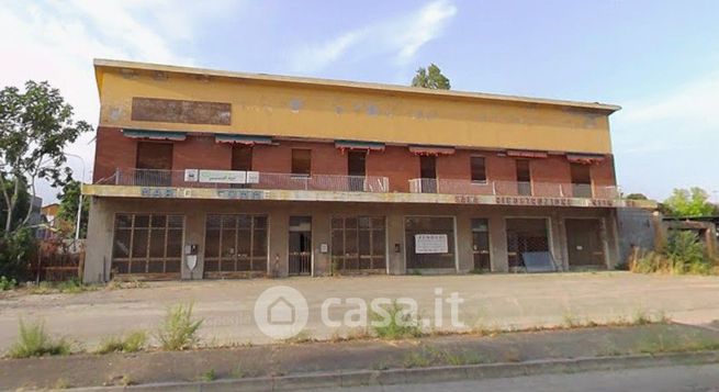 Capannone in commerciale in Via Emilia 39