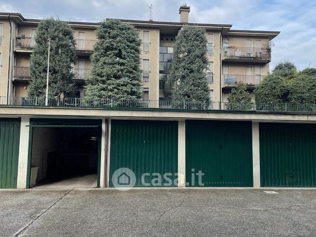 Box/posto auto in residenziale in Via C. Terni 41
