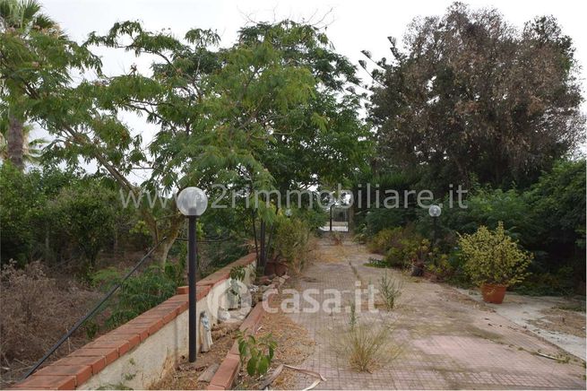 Villa in residenziale in Strada Statale 115