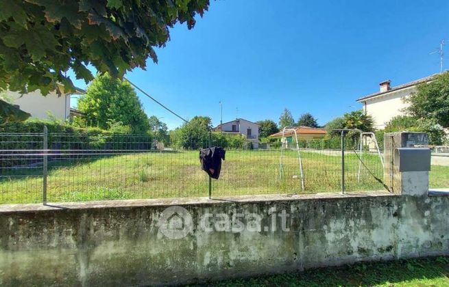 Terreno agricolo in commerciale in Via A. Martini