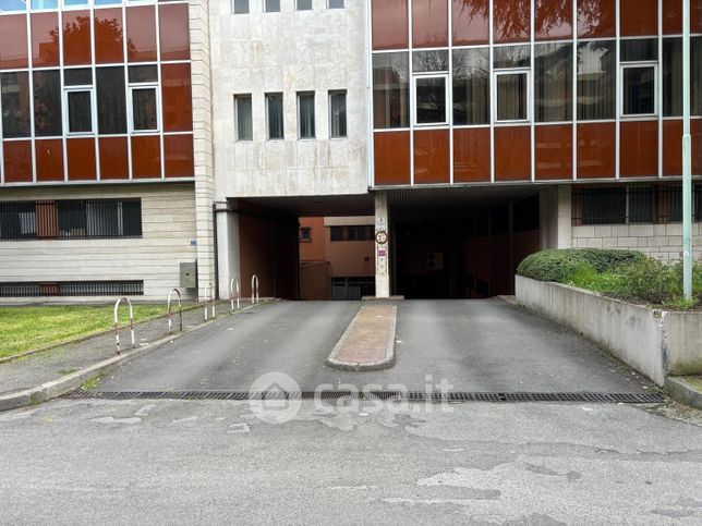 Box/posto auto in residenziale in Via Corfù 71