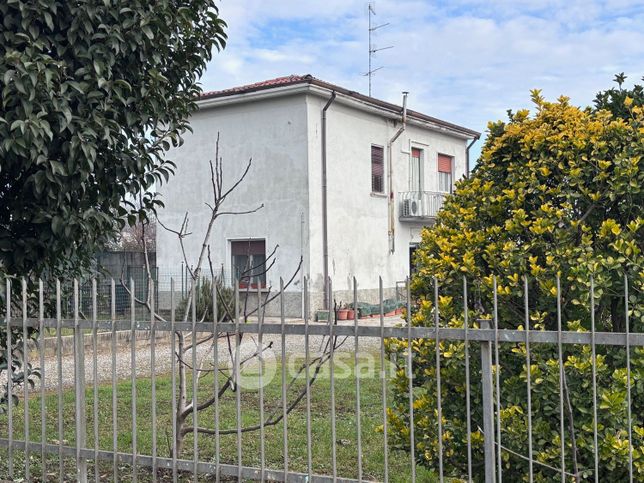 Casa indipendente in residenziale in Viale Mosè Bianchi 43