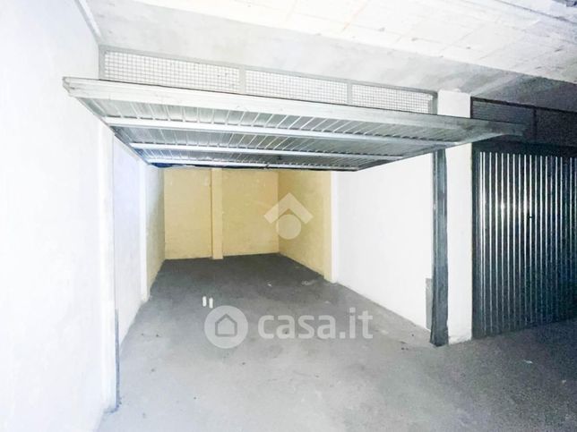 Capannone in commerciale in Via Cristoforo Colombo