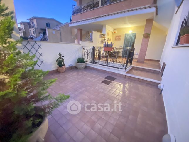 Casa indipendente in residenziale in Via Lago di Moro 35