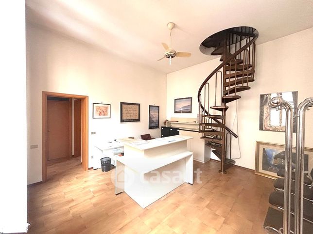 Ufficio in commerciale in Via Aldini