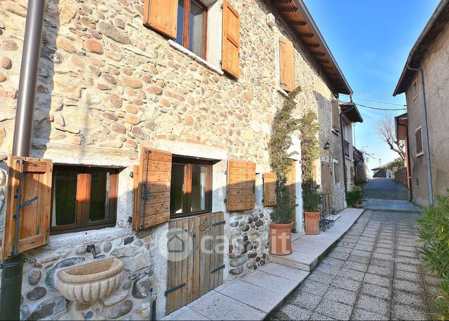 Rustico/casale in residenziale in Via Chiesa
