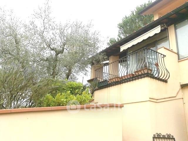 Casa bi/trifamiliare in residenziale in Via dell'Oliveta