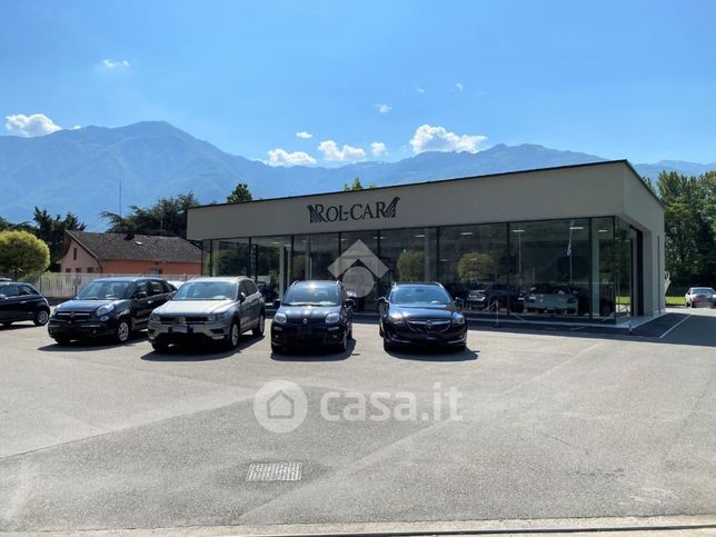 Capannone in commerciale in 