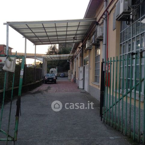 Capannone in commerciale in Via Borzoli 39