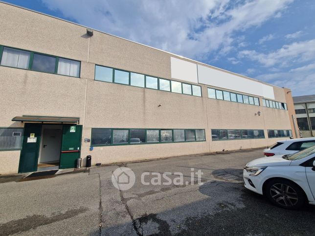 Capannone in commerciale in Via Tommaso Edison 209