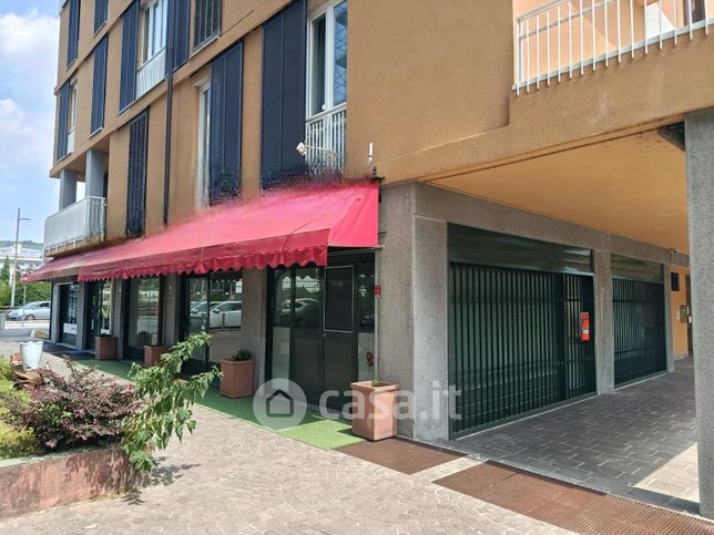 Ufficio in commerciale in Via Vittorio Veneto