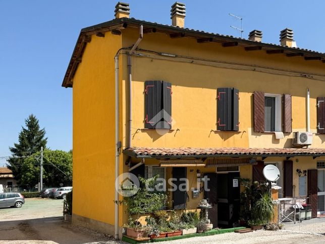 Casa bi/trifamiliare in residenziale in Via Canale 26
