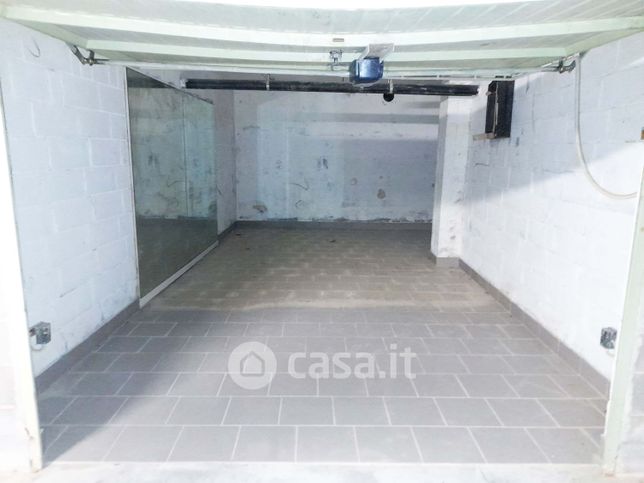 Garage/posto auto in residenziale in Via Trieste 14