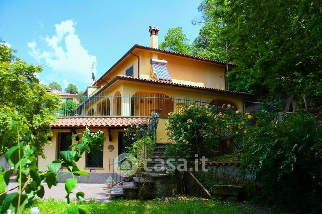 Casa bi/trifamiliare in residenziale in Via Frascati 145