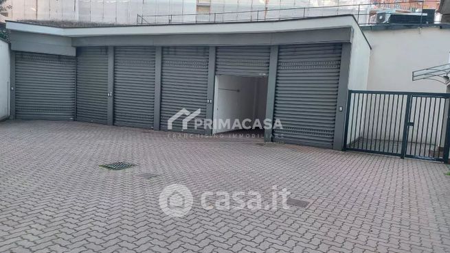 Garage/posto auto in residenziale in Viale Umbria 9 A