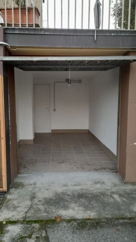 Box/posto auto in residenziale in Via Strusiglia 9