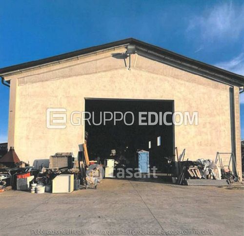 Capannone in commerciale in Via Rugoletto